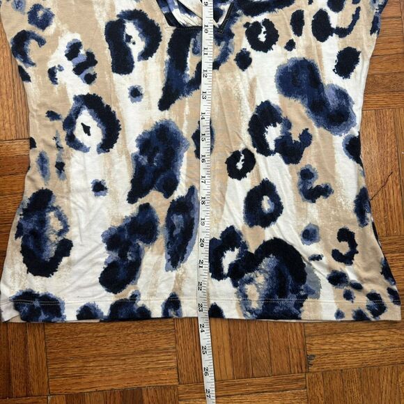 St. John's Shirt Women's Sz M Beige Blue Animal Print Long Sleeve Stretch Knit - Picture 11 of 13